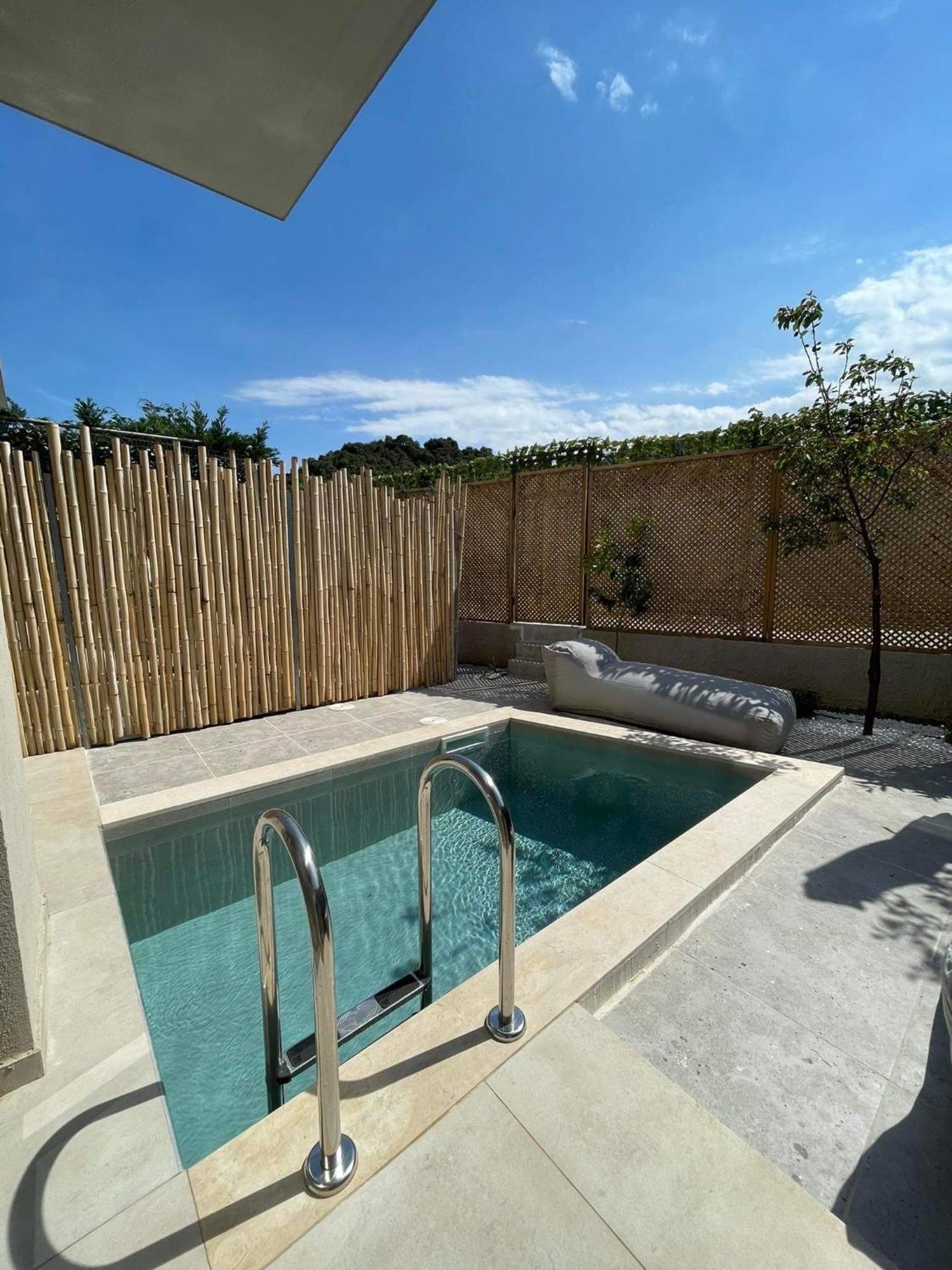 Theros Suites Dhiminio Ngoại thất bức ảnh